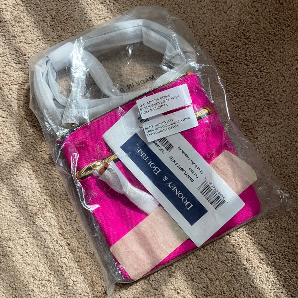 Dooney & Bourke | Crossbody Fuchsia